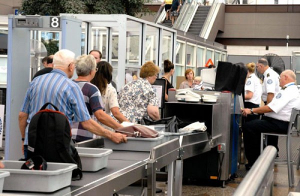 Hành khách có thể làm gì để qua cửa an ninh tại sân bay dễ dàng hơn