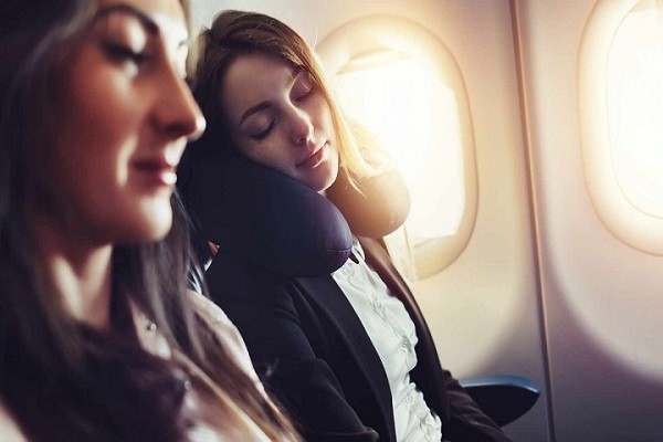 Cùng tìm hiểu lý do vì sao không nên ngủ khi máy bay cất và hạ cánh?