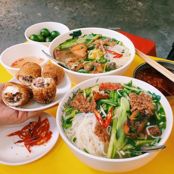 Tìm vé máy bay giá rẻ - Du lịch Hà Nội ghé thăm ngõ ẩm thực Trung Yên