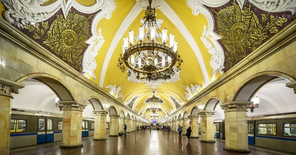 Đặt vé máy bay khám phá ga tàu điện ngầm ở Moscow (Nga)