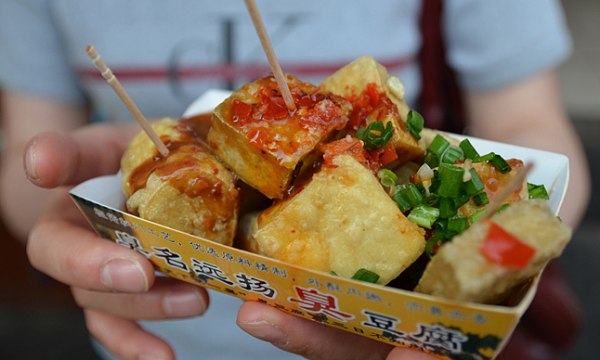 Tìm vé máy bay giá rẻ thưởng thức đặc sản đậu hũ thối Đài Loan