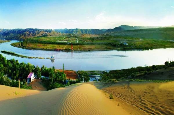 Đặt vé máy bay giá rẻ khám phá sa mạc Hồ Cát - Trung Quốc