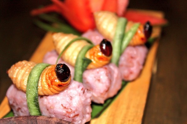 Vé máy bay Quốc tế – Khám phá món sushi đuông dừa kỳ lạ ở Malaysia