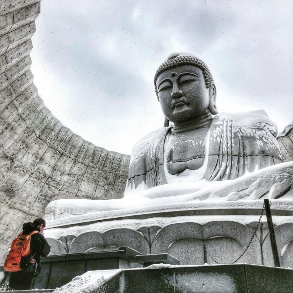 Giá vé máy bay đi Nhật Bản – Vi vu khám phá tượng Phật ở Sapporo Nhật Bản .