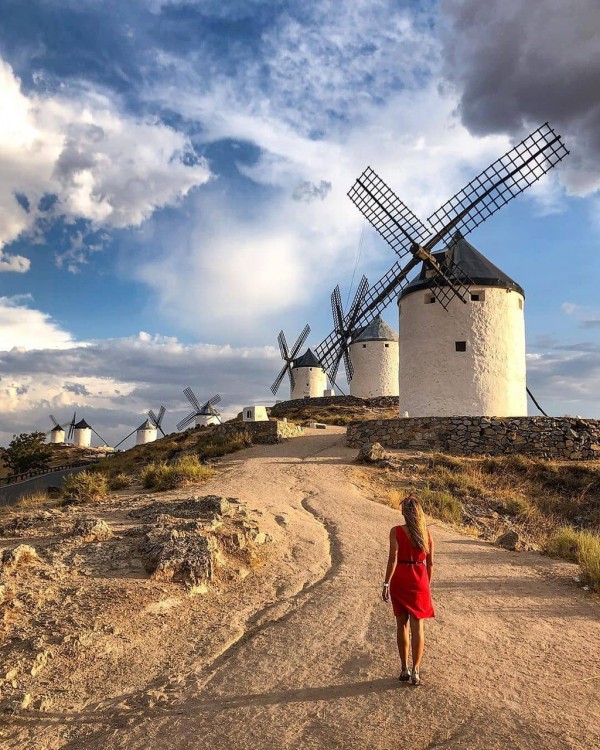 Đại lý vé máy bay – Thiên đường cối xay gió đẹp như tranh vẽ ở Tây Ban Nha