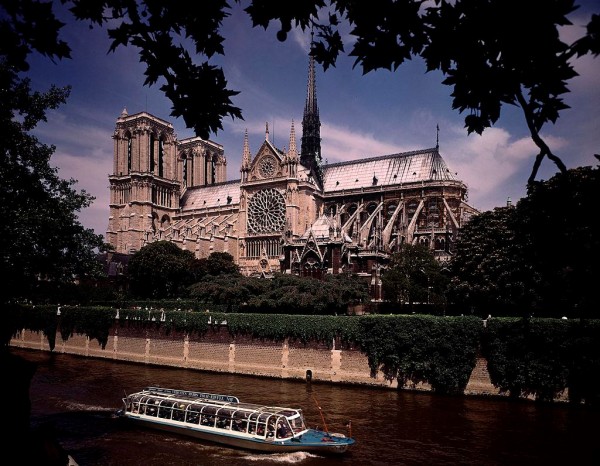 Đại lý vé máy bay – 9 điều bạn cần biết về Nhà thờ Đức Bà Paris