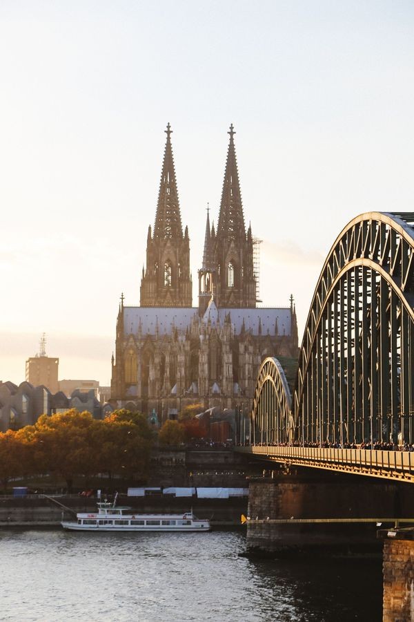 Đại lý vé máy bay – Nhà thờ kiến trúc Gothic đẹp nhất châu Âu