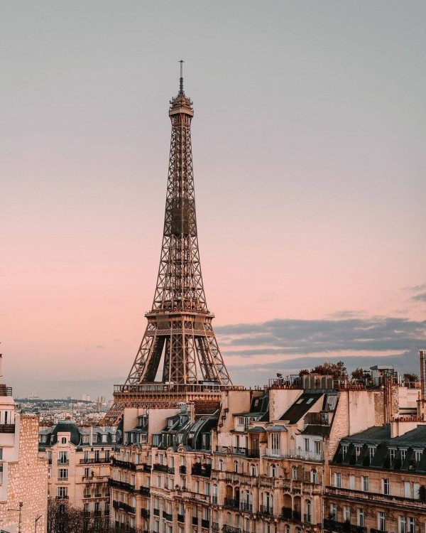 Giá vé bay online -  Tháp Eiffel mở lại sau 9 tháng đóng cửa
