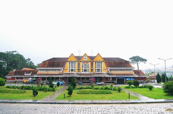 Tổng đài vé máy bay –Tham quan nhà ga xe lửa cao nhất Việt Nam