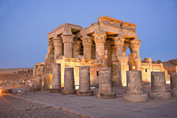 Cùng vé máy bay giá rẻ phám phá những ngôi đền cổ đại kỳ vĩ ở Ai Cập