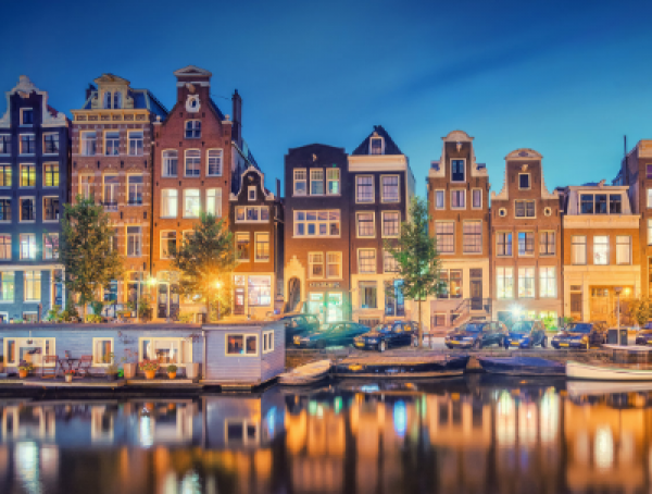 Đặt vé máy bay giá rẻ khám phá Amsterdam