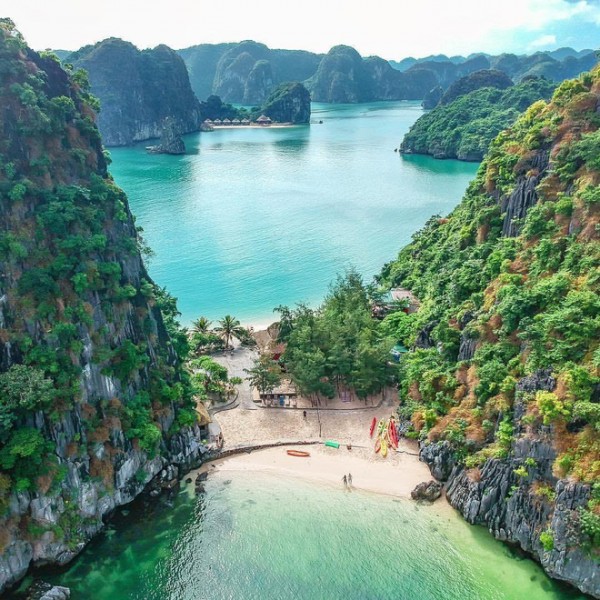 Đại lý vé máy bay – Du lịch Vịnh Lan Hạ ‘thiên đường bị bỏ quên’ ở Việt Nam