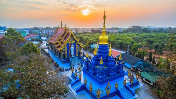Đại lý vé máy bay – Khám phá Ngôi chùa Wat Rong Seua Ten