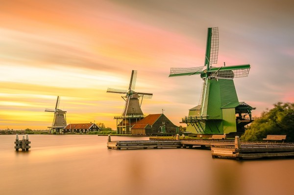 Đặt vé bay giá rẻ khám phá ngôi làng cối xay gió tuyệt đẹp ở Hà Lan
