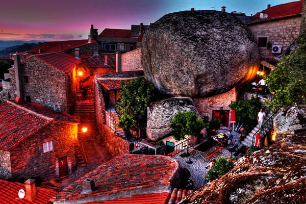 Đại lý vé máy bay – Khám phá ngôi làng đá đặc biệt ở Bồ Đào Nha
