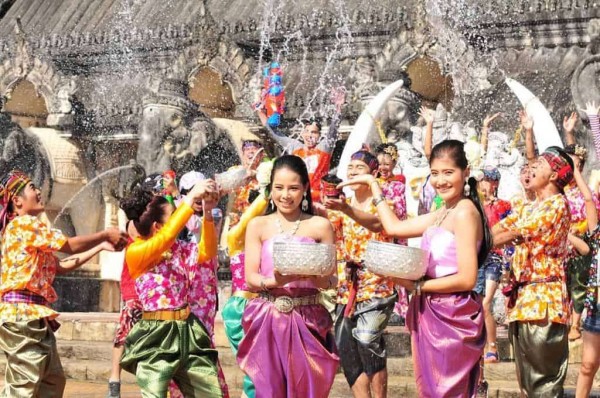 Tìm vé máy bay giá rẻ - Lễ hội té nước Songkran Thái Lan