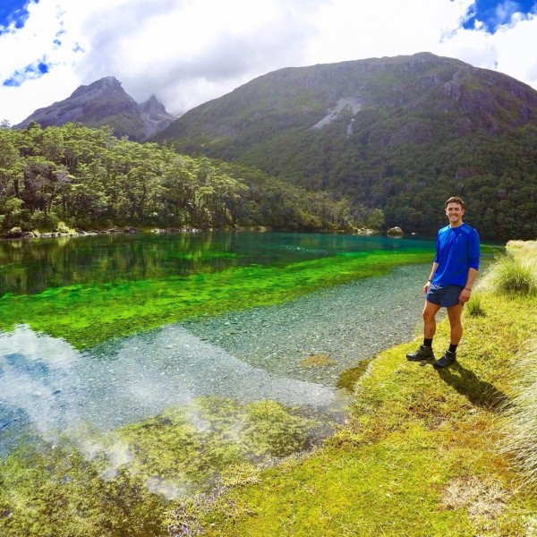 Giá vé bay online  – Hồ tự nhiên sạch như nước cất tại New Zealand