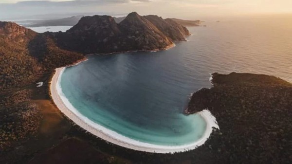Giá vé bay online  – Những bãi biển đáng ghé thăm nhất khi đến du lịch Australia
