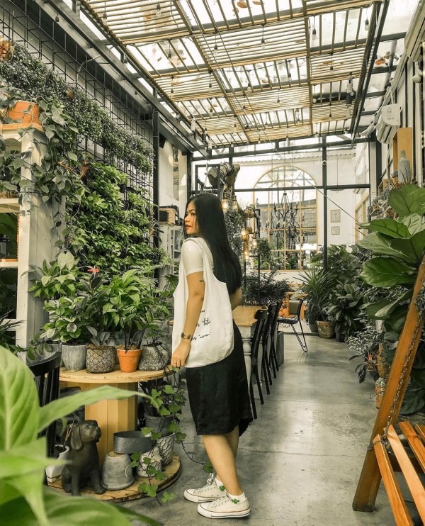 Giá vé bay nội địa  –  Top 3 quán café Sài Gòn ngập tràn cây xanh