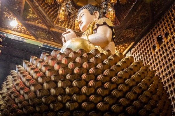 Giá vé bay nội địa  –  Chùa Vạn Phật, ngôi chùa có hơn 10.000 tượng Phật ở Sài Gòn