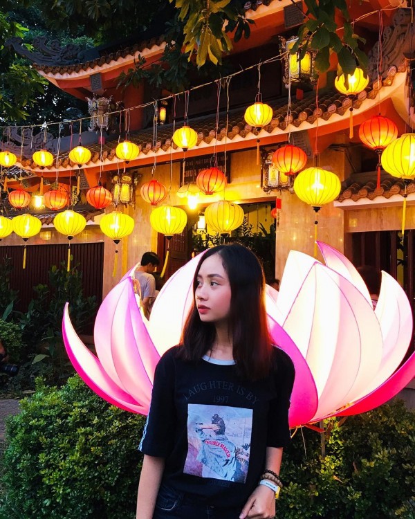 Giá vé bay nội địa  –  Đi ngay lễ thả hoa đăng lớn nhất Sài Gòn mừng đại lễ Phật Đản