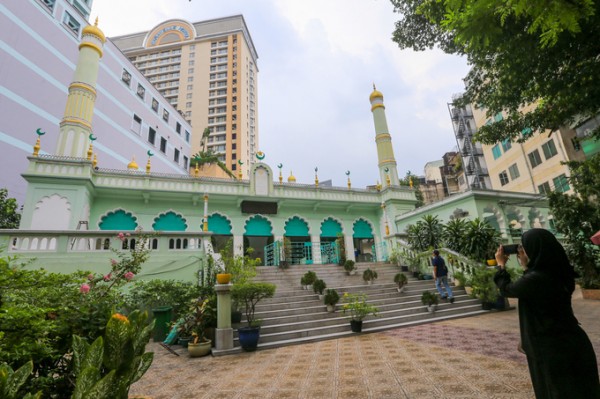 Giá vé bay nội địa  –  Thánh đường Hồi giáo hơn 80 năm tuổi ở trung tâm Sài Gòn