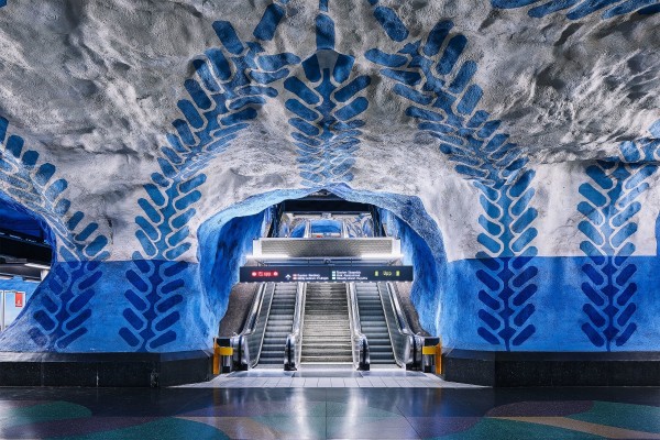 Săn vé bay giá rẻ khám phá ga tàu như bảo tàng nghệ thuật ở Stockholm
