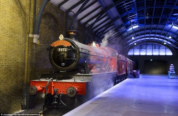 Đến với không gian tái hiện bộ phim Harry Potter tại Warner Bros Studio Tour ở Anh