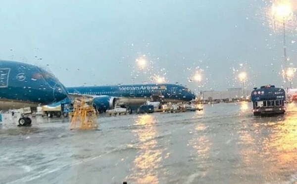 Cập nhật bão số 4: Đóng cửa 5 sân bay, tạm dừng chạy tàu khách Thống Nhất