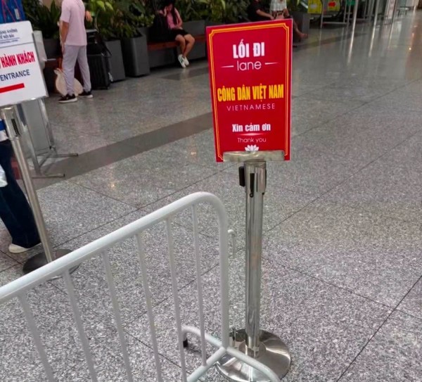 Tin vui Nội Bài có làn riêng xuất nhập cảnh cho người Việt, hành khách hào hứng